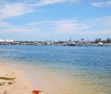 Southport Broadwater gorgeous modern unit with water views! - Photo 1