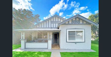 Charming 3 Bedroom Home - Photo 3