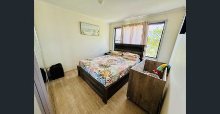 Bright, Comfortable & Solar-Efficient - Perfect Family Home - Photo 3