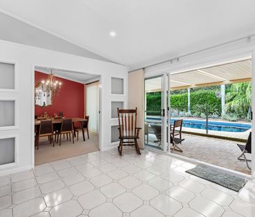 Spacious Family Home with Pool in Sought-After Stretton ! - Photo 6