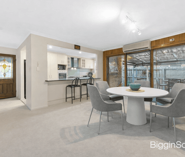 Large Family Entertainer in Prime Glen Waverley Location - Photo 4