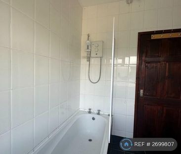 4 bedroom semi-detached house to rent - Photo 5