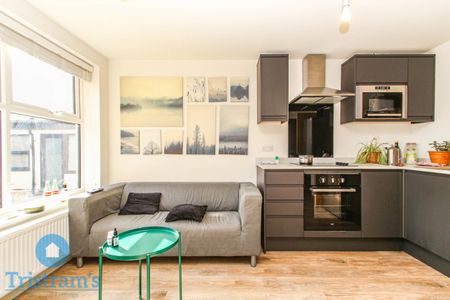 2 bed Apartment for Rent - Photo 3