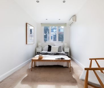 Immaculate terrace in desirable residential pocket - Photo 2