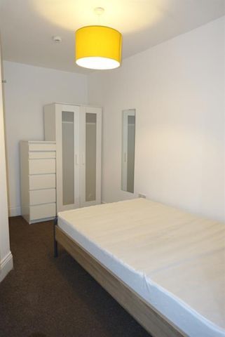 6 bedroom House To Let - Photo 3