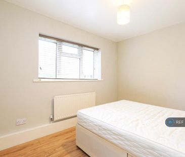 4 bedroom flat to rent - Photo 5