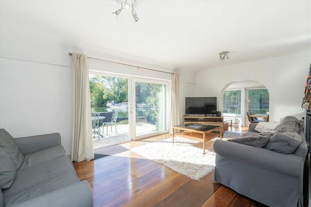 King John Close - Photo 1