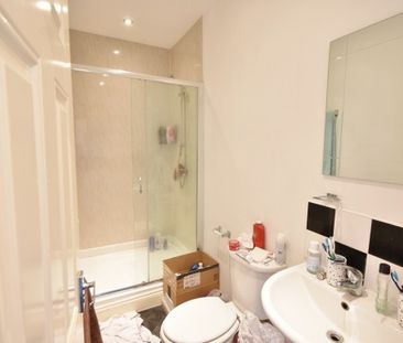 3 Bed - Biddlestone Road, Heaton - Photo 5