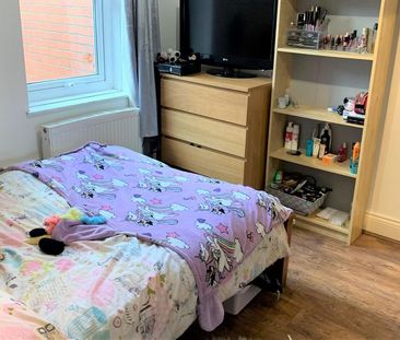 4 bedroom terraced house to rent - Photo 5