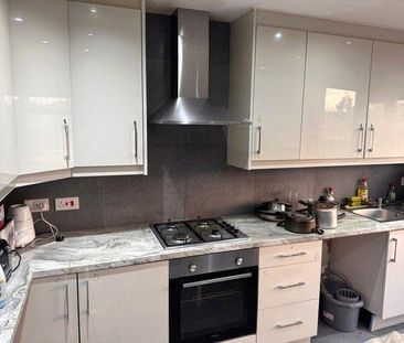 6 bedroom semi-detached house to rent - Photo 5