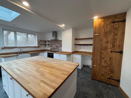 3 bedroom semi-detached house to rent - Photo 5