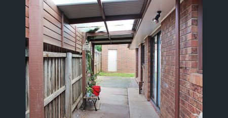 THREE BEDROOMS IN FANTASTIC LOCATION - Photo 5