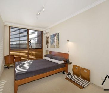 Two bedroom townhouse in Centennial Park - Photo 2