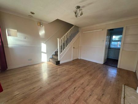 Terraced House to rent on - Photo 2