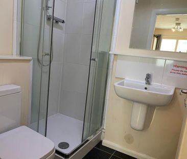 1 bedroom in a house share to rent - Photo 6