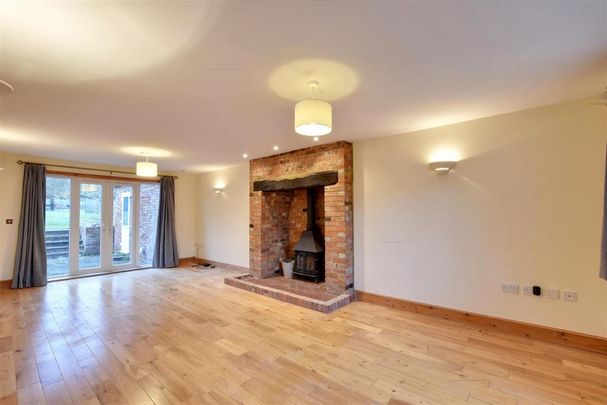 4 bedroom detached house to rent - Photo 1