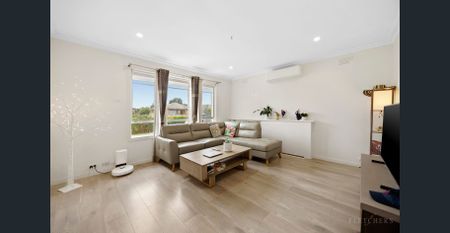 Stylish Modern Living in the Heart of Lalor - Photo 5