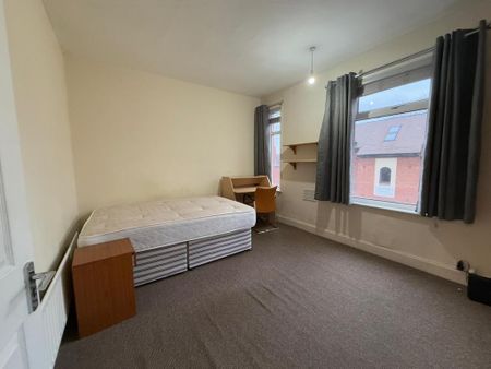 4 bedroom terraced house to rent - Photo 3