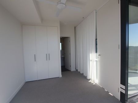 Spacious 2 Bedroom Apartment - Photo 3