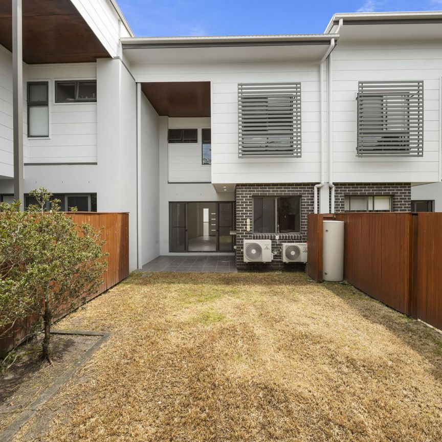Three-Bedroom Townhouse in a Quiet Location - Photo 1