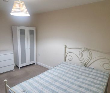 1 bedroom in a house share to rent - Photo 2