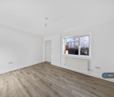 2 bedroom bungalow to rent - Photo 2