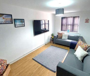 6 bedroom private hall to rent - Photo 1