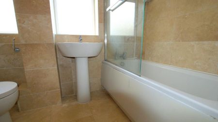 3 bedroom terraced house to rent - Photo 3