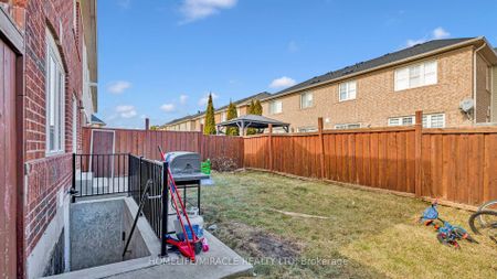 Semi-Detached Home For Lease | W8068876 - Photo 5