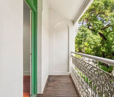 Unfurnished two bedroom terrace with views over Camperdown Oval - Photo 6