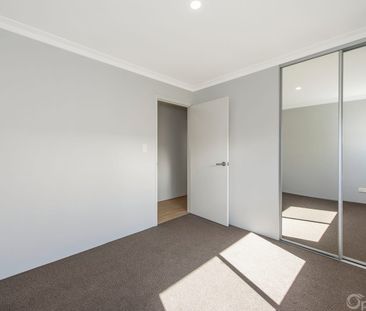 Brand New, Easy-Care Home - Photo 3