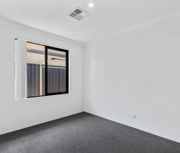 Spacious and Stylish 4-Bedroom Home Close to Shops, Schools and Parks - Photo 2