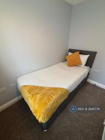 1 bedroom in a house share to rent - Photo 4