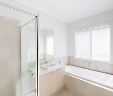 4 BEDROOM HOME WITH ALL MODERN APPLIANCES - Photo 5