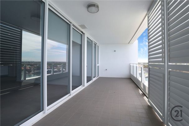 Luxury Waterfront Apartment – 10th Floor - Photo 1