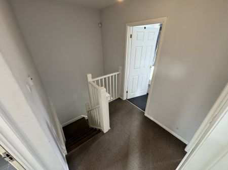 Menin Road, Tipton - Photo 3