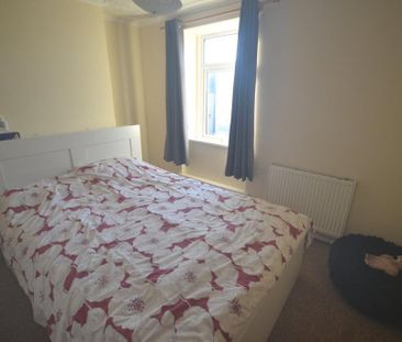 2 bedroom end of terrace house to rent - Photo 5