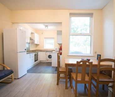1 bedroom in a house share to rent - Photo 4