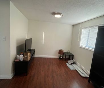 For Lease - 327 Evergreen Crescent Unit# Main, Oakville, Ontario - Photo 1