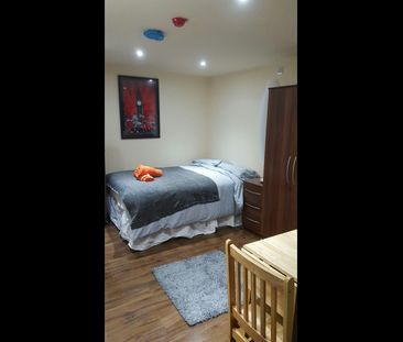 Studio Flat, Cranhurst Road, NW2 - Photo 3