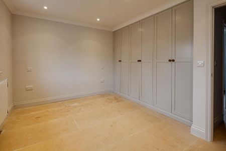 4 bedroom detached house to rent - Photo 2