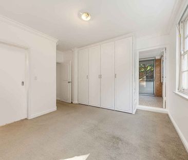 Spacious Ground Floor Apartment with North Aspect - Photo 4