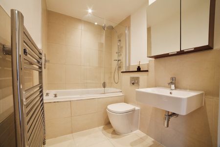 Modern 1 Bedroom Apartment To Let in Great Location in Wandsworth - Photo 5