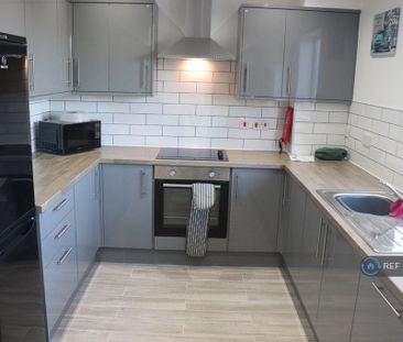 1 bedroom in a house share to rent - Photo 4