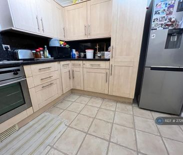 4 bedroom semi-detached house to rent - Photo 6