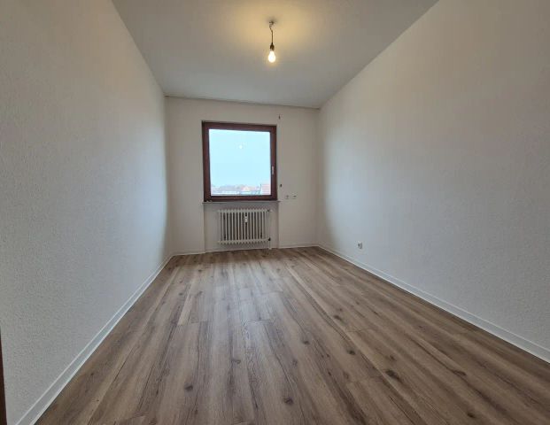 4,5 Zimmerwohnung inkl. TG-Platz mit grandiosem Blick auf den Oberen See u. die Altstadt Böblingens - Foto 1