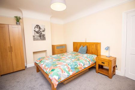 4 bedroom semi-detached house to rent - Photo 3