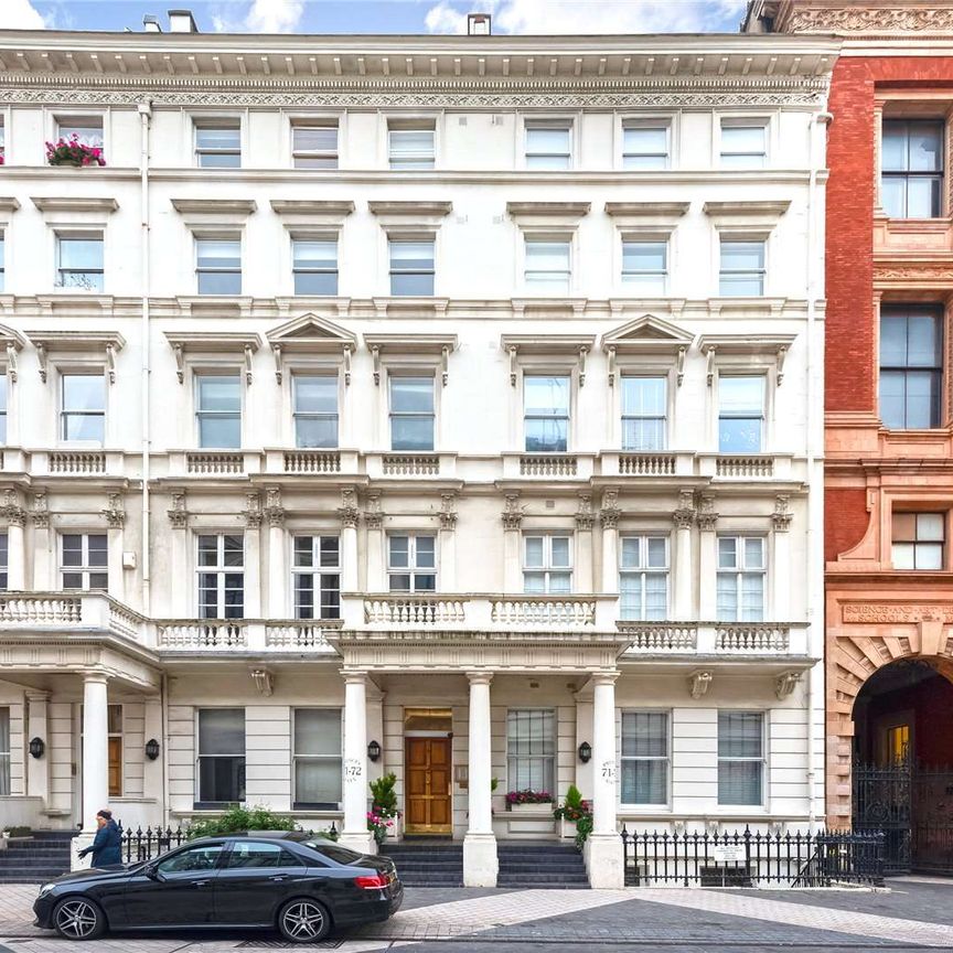 Modern two bedroom apartment situated on the second floor of a handsome period building in the heart of South Kensington seconds from Hyde Park. - Photo 1