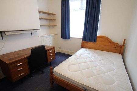 3 bedroom terraced house to rent - Photo 5
