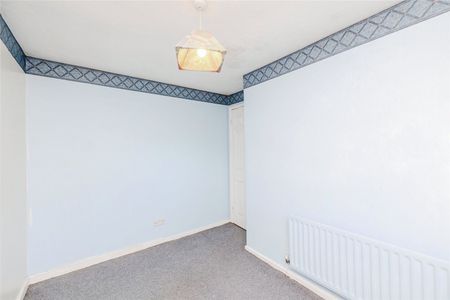 3 Bedroom Terraced - Photo 3